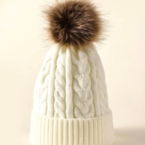 NEW Pom Pom Faux fur knitted Beanie Toque - Picture 2 of 4